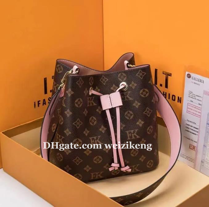 Fashion Shopping bag Love V PU leather handbag large canvas tote shopping bag come with small pouch brown Luxury bag, Customize
Fashion Shopping bag Love V PU leather handbag large canvas tote shopping bag come with small pouch brown Luxury bag, Customize