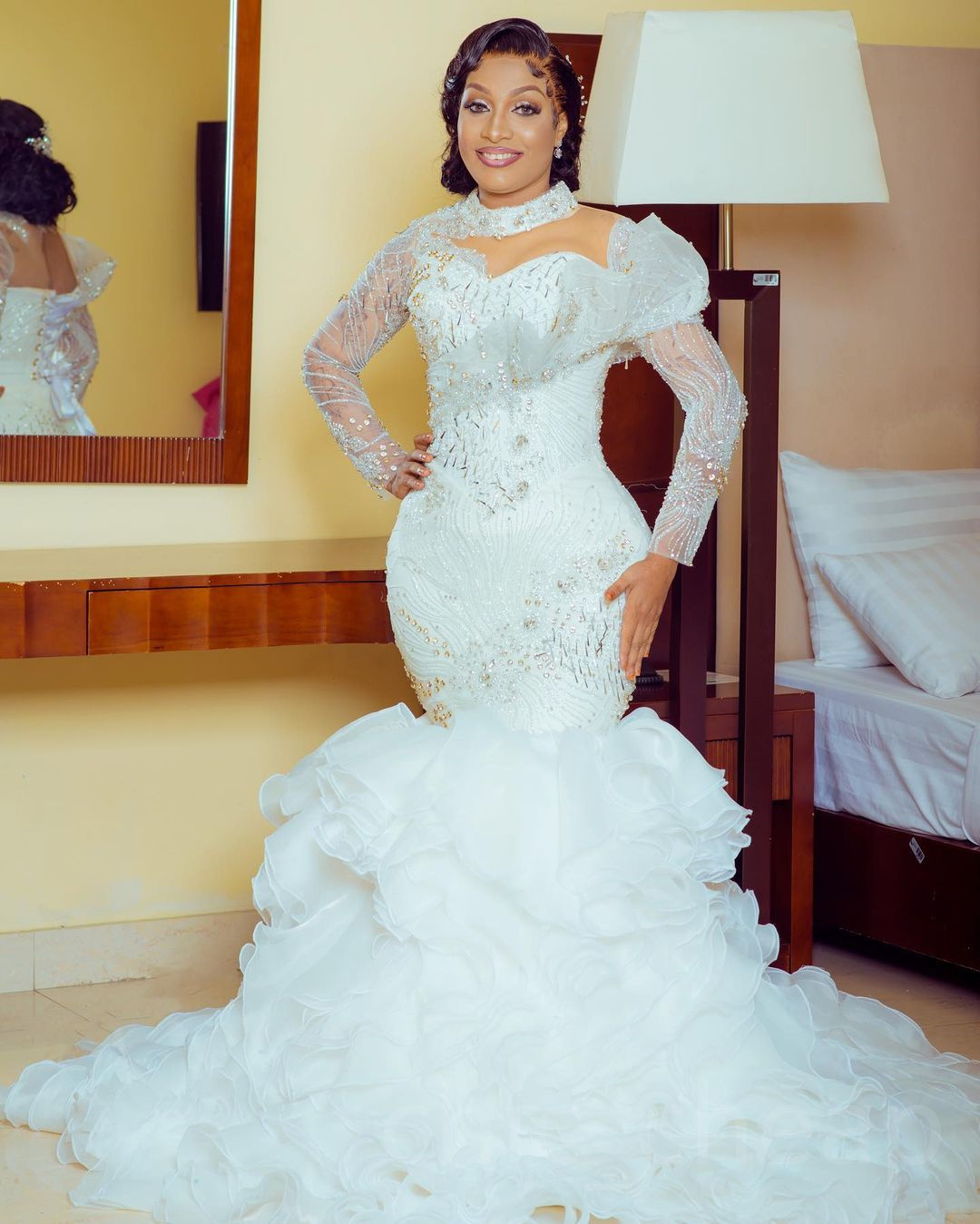 2023 Arabic Aso Ebi Ivory Mermaid Wedding Dress Luxurious Beaded Crystals Sequins Bridal Gowns Dresses ZJ155