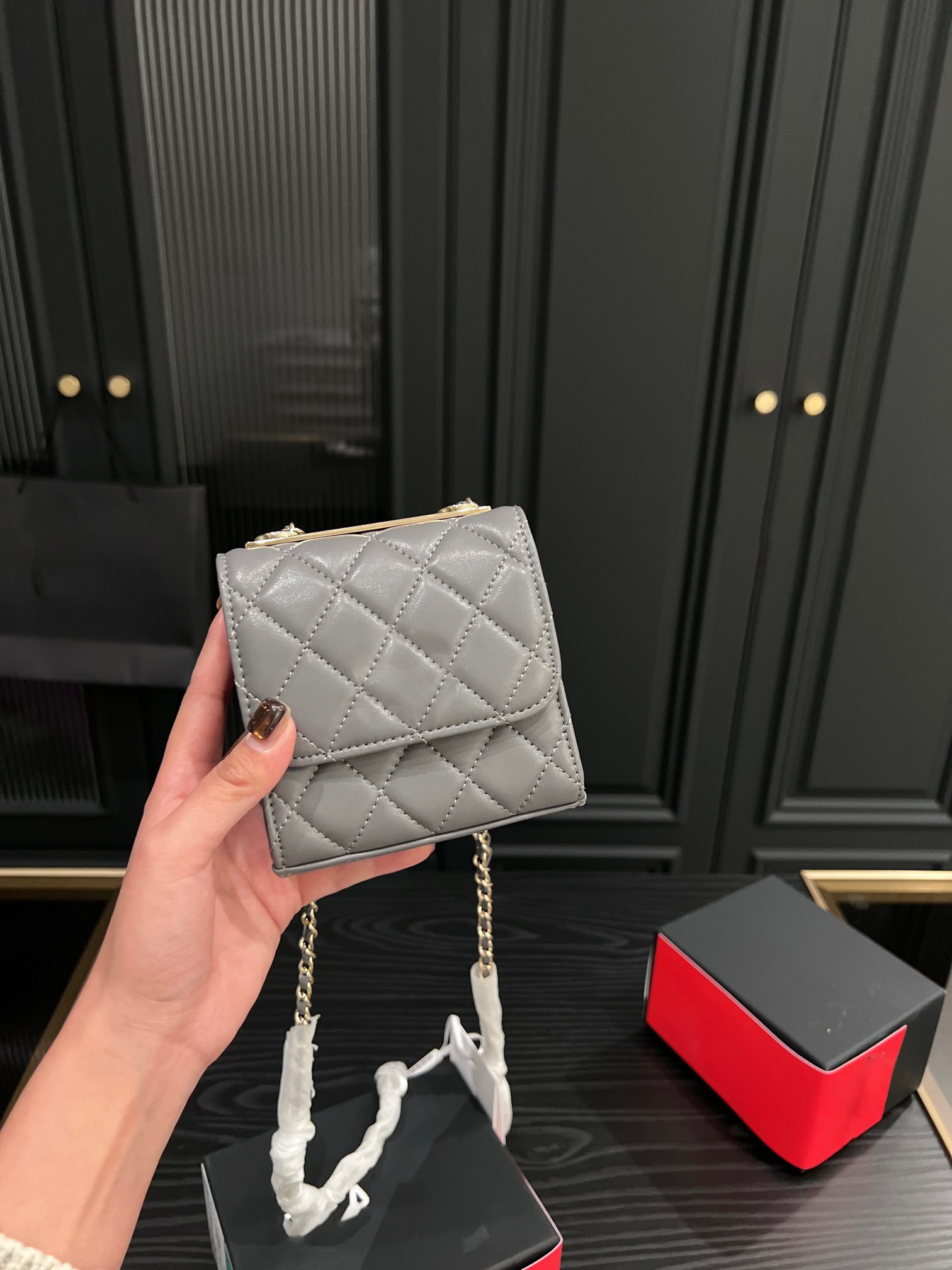 Fashion Women Designer Bags CC Mini Trendy Flap Crossbody Bags Black Lambskin Shoulder Bags With Chain Small Designers Tote Bags Cute Handbags Quilted Purse Clutch
Fashion Women Designer Bags CC Mini Trendy Flap Crossbody Bags Black Lambskin Shoulder Bags With Chain Small Designers Tote Bags Cute Handbags Quilted Purse Clutch