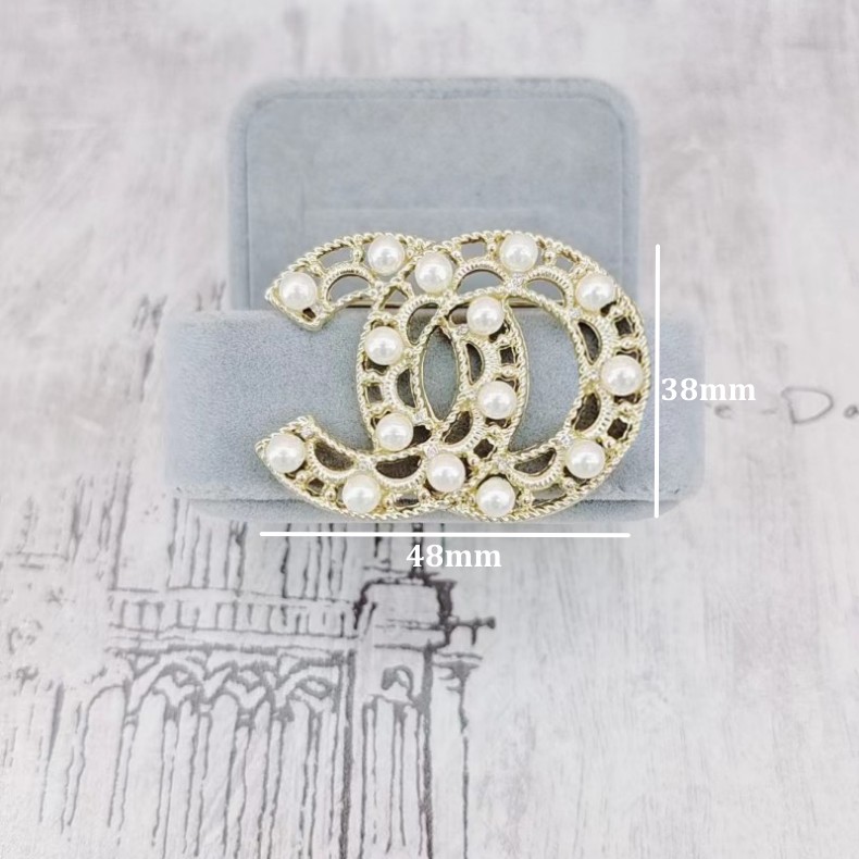 Jewelry noddy badge luxury women men designer brooch brand letter brooches 18K gold plated inlay crystal rhinestone broche charm pearl lapel pins party gift broches
Jewelry noddy badge luxury women men designer brooch brand letter brooches 18K gold plated inlay crystal rhinestone broche charm pearl lapel pins party gift broches