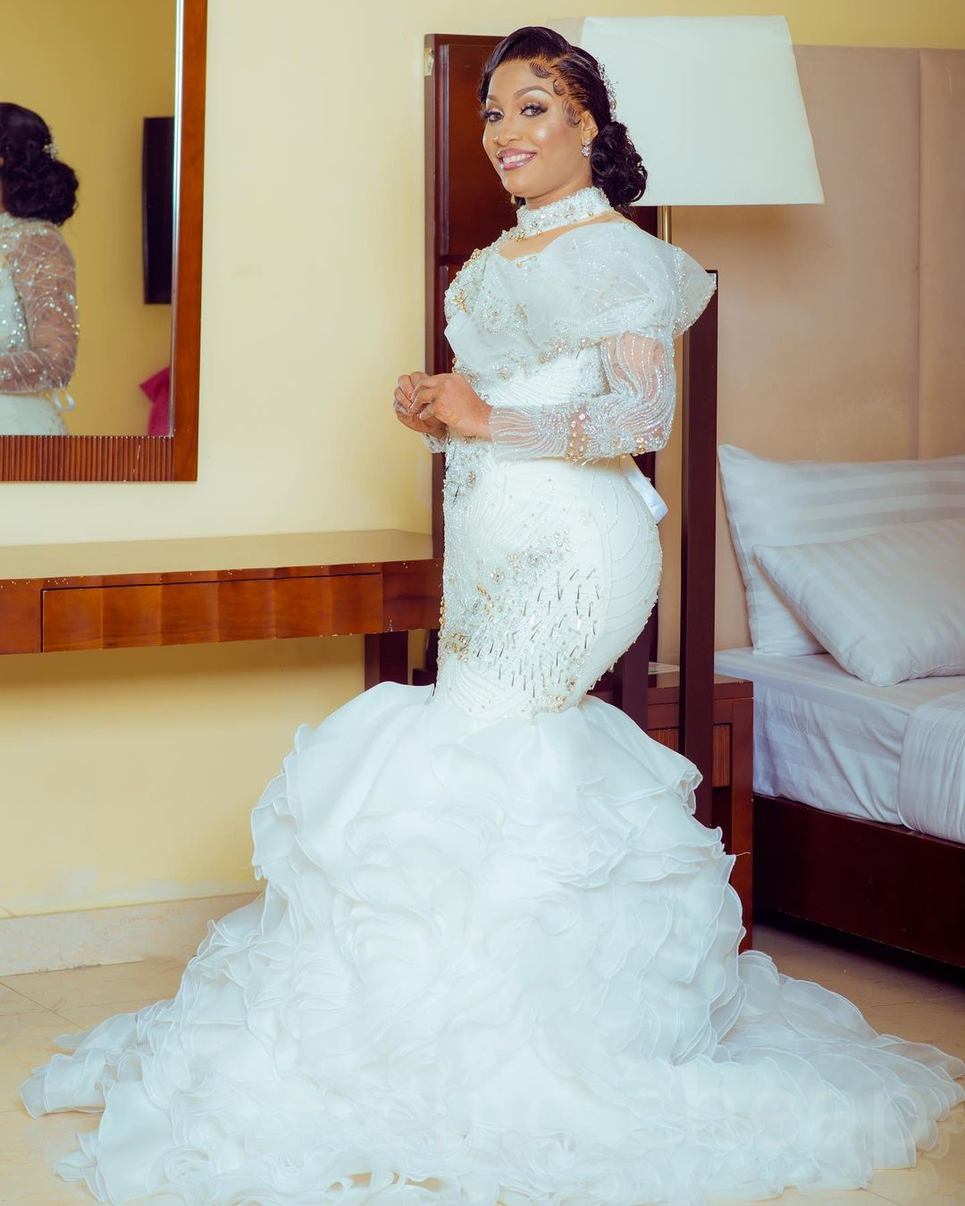 2023 Arabic Aso Ebi Ivory Mermaid Wedding Dress Luxurious Beaded Crystals Sequins Bridal Gowns Dresses ZJ155