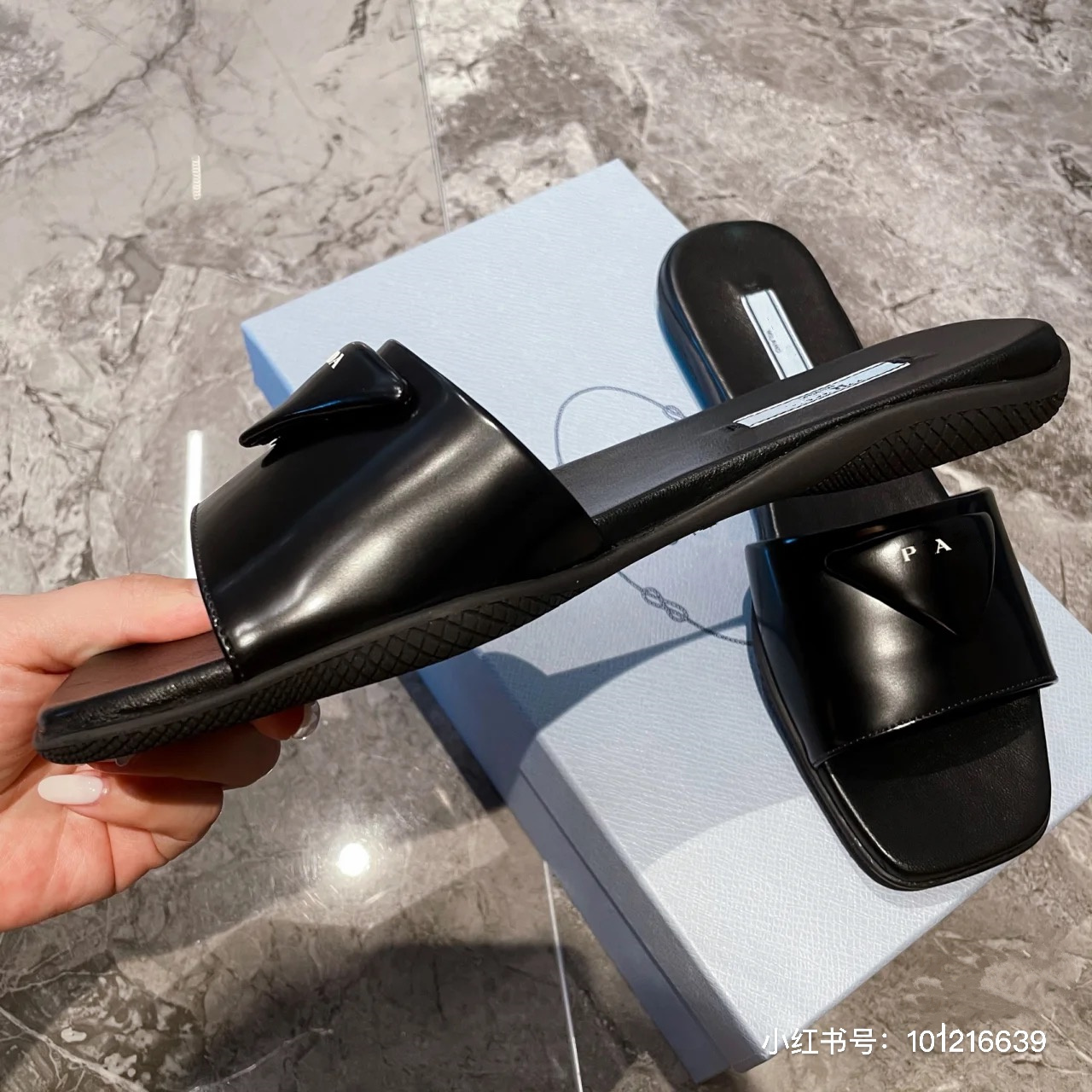 Milano Fashion Luxury designer Women Slippers Metal Buckle Retro Flat Bottomed Female Sandals Summer 2023 Classic Comfort Beach Outdoor Ladies Shoes triangle