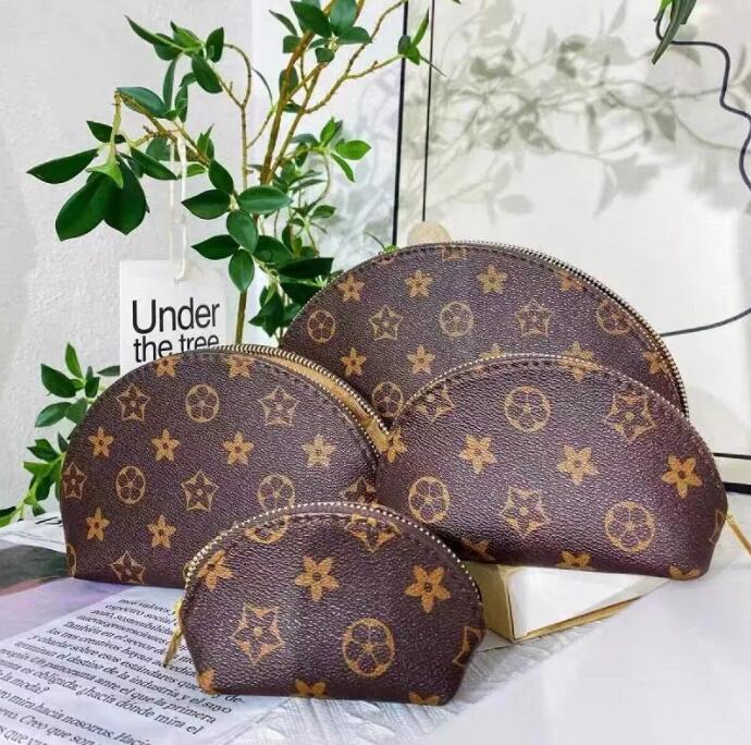 Women cosmetic bags organizer famous makeup bag travel pouch make up ladies cluch purses organizador toiletry bag 4pcs setAA, Brown flower
Women cosmetic bags organizer famous makeup bag travel pouch make up ladies cluch purses organizador toiletry bag 4pcs setAA, Brown flower