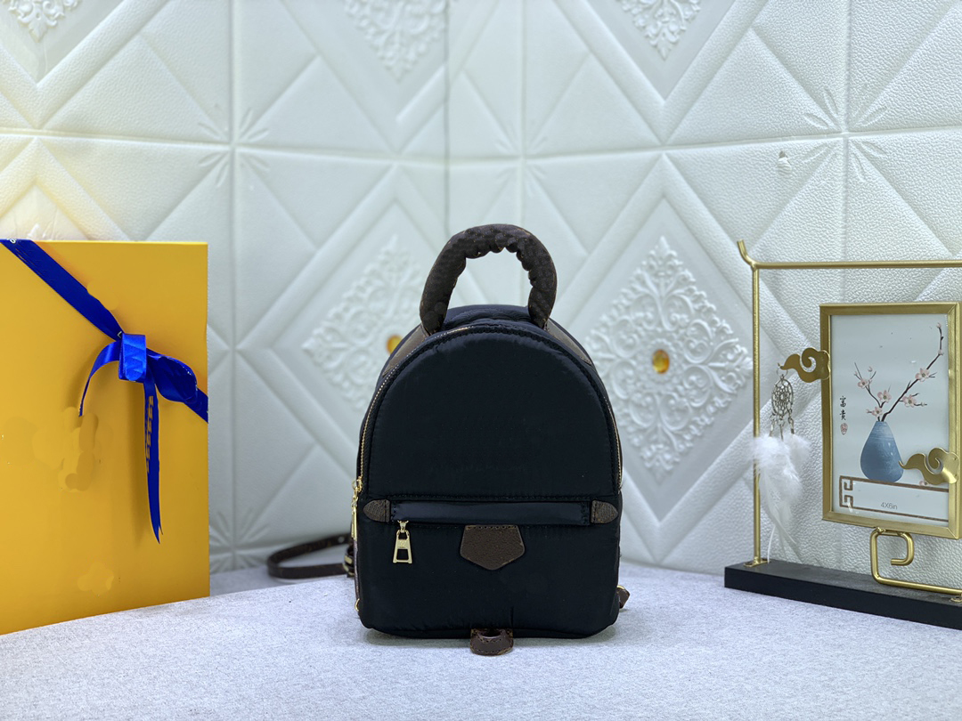 2023 Designer Bag Luxury Women's Mini Backpack Tote Shoulder Bag Designer Travel Messenger Bag Women's Purse M21060, 21060#1
2023 Designer Bag Luxury Women's Mini Backpack Tote Shoulder Bag Designer Travel Messenger Bag Women's Purse M21060, 21060#1