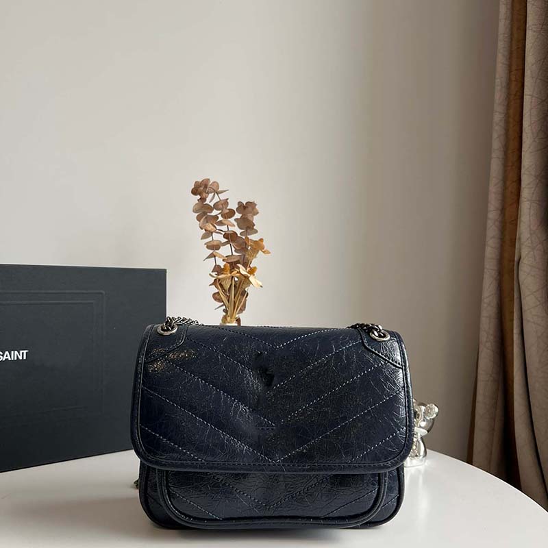 2023 New designer bags Fashion handbags women bag shoulder bags crossbody bags Wallet luxurys Classic buckle v shaped chain diagonal bag Generous temperament, Black
2023 New designer bags Fashion handbags women bag shoulder bags crossbody bags Wallet luxurys Classic buckle v shaped chain diagonal bag Generous temperament, Black