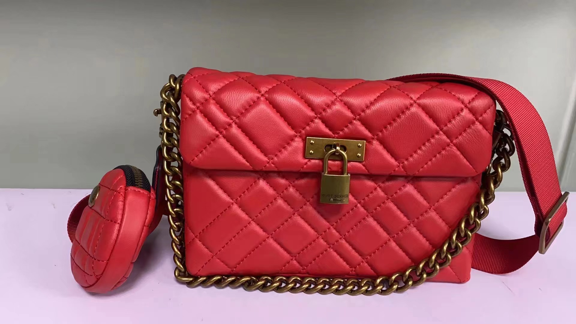 Kurt Geiger London Handbag 22cm Red Real Leather Bags Sheepskin Shoulder Bag Lock Brixton Small Women Cross Body Bag, 22cm red with logo
Kurt Geiger London Handbag 22cm Red Real Leather Bags Sheepskin Shoulder Bag Lock Brixton Small Women Cross Body Bag, 22cm red with logo