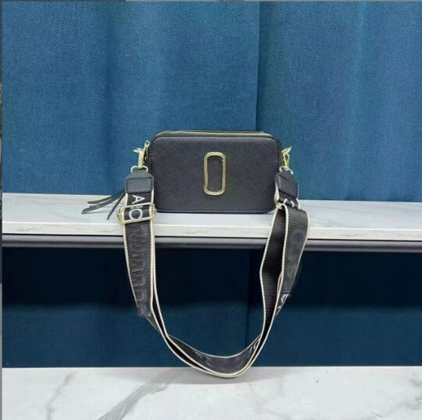 Fashion womens mens snapshot High texture ladies bag Handbag Famous Camera designer Small Crossbody purse mini small Women Shoulder Bags r230128, Purple
Fashion womens mens snapshot High texture ladies bag Handbag Famous Camera designer Small Crossbody purse mini small Women Shoulder Bags r230128, Purple
