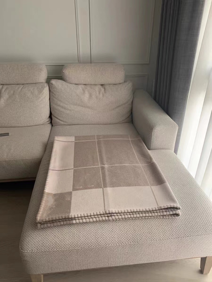 NEW Beige Blankets H Thick Home Sofa Good Quailty CUSHION Blanket 130&170cm TOP Selling Big Size Wool lot colors
NEW Beige Blankets H Thick Home Sofa Good Quailty CUSHION Blanket 130&170cm TOP Selling Big Size Wool lot colors