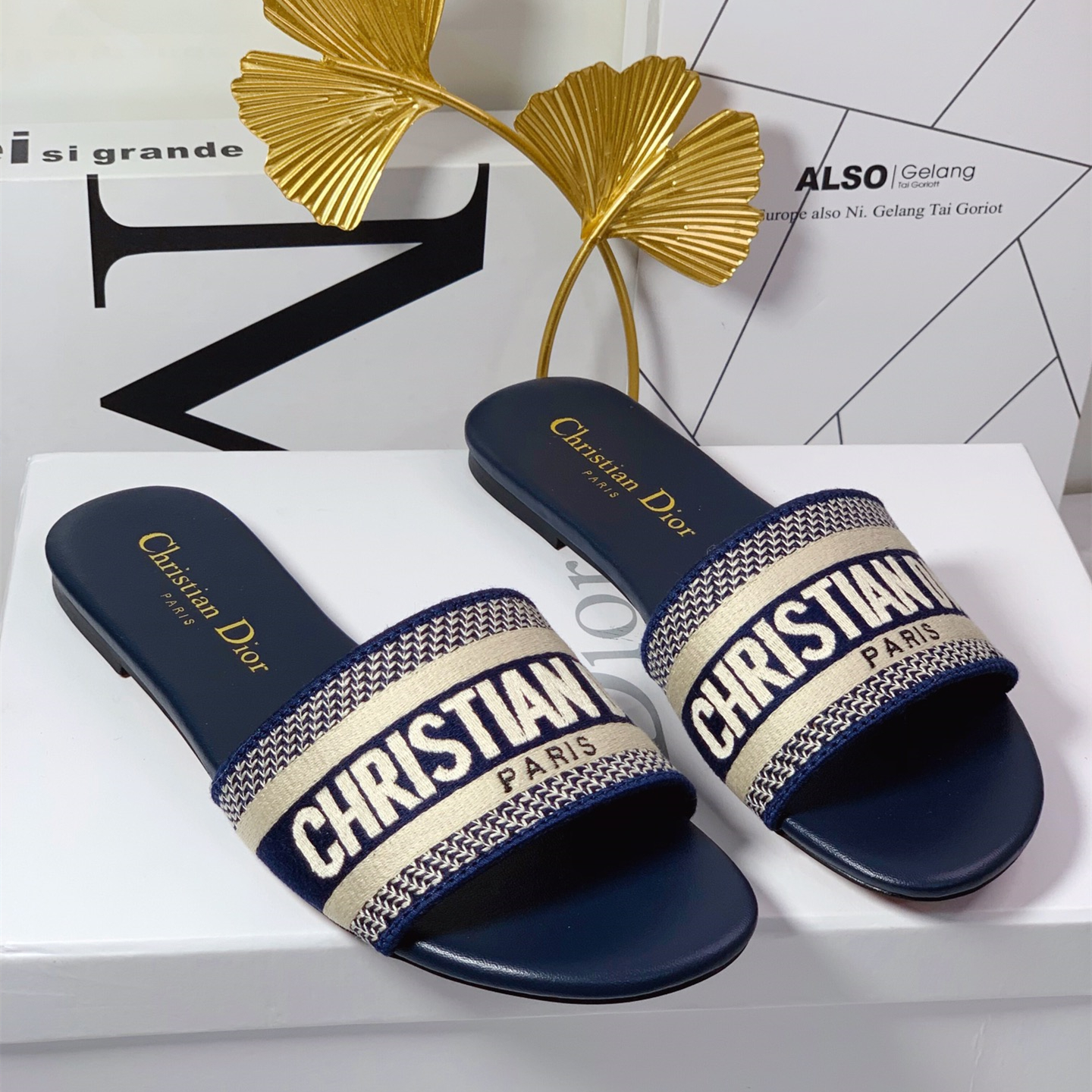 Christian Dior Dway Sandals Slide Slippers TOP Quality Italy Luxury Brand CD Embroidery Sandals For Women Size 35-41 Summer Luxury Outdoor Shoes