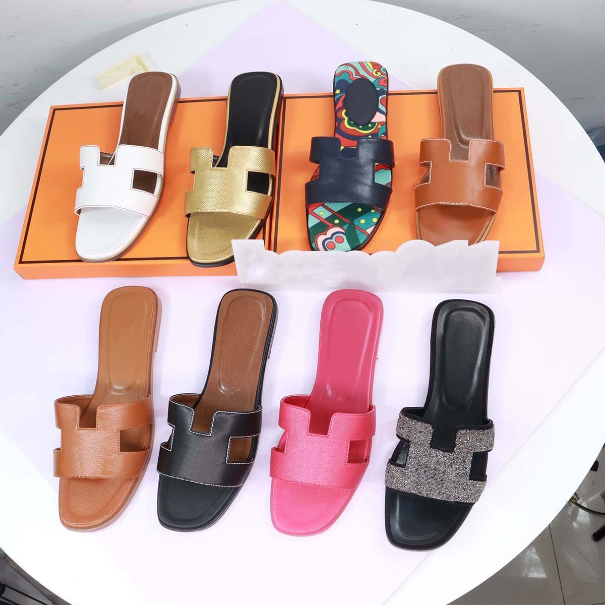 Women luxury Designer Sandals Slippers Leather Summer Flat Slipper Embroidery fashion beach woman Big head Rainbow letters 35-42, #48
Women luxury Designer Sandals Slippers Leather Summer Flat Slipper Embroidery fashion beach woman Big head Rainbow letters 35-42, #48