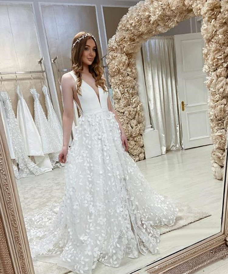 Boho V-neck Lace A-Line Wedding Dresses 2023 Sleeveless Backless Lace Appliques Satin Long Beach Bridal Gown Front Slit Sexy Country Bride Vestido De 