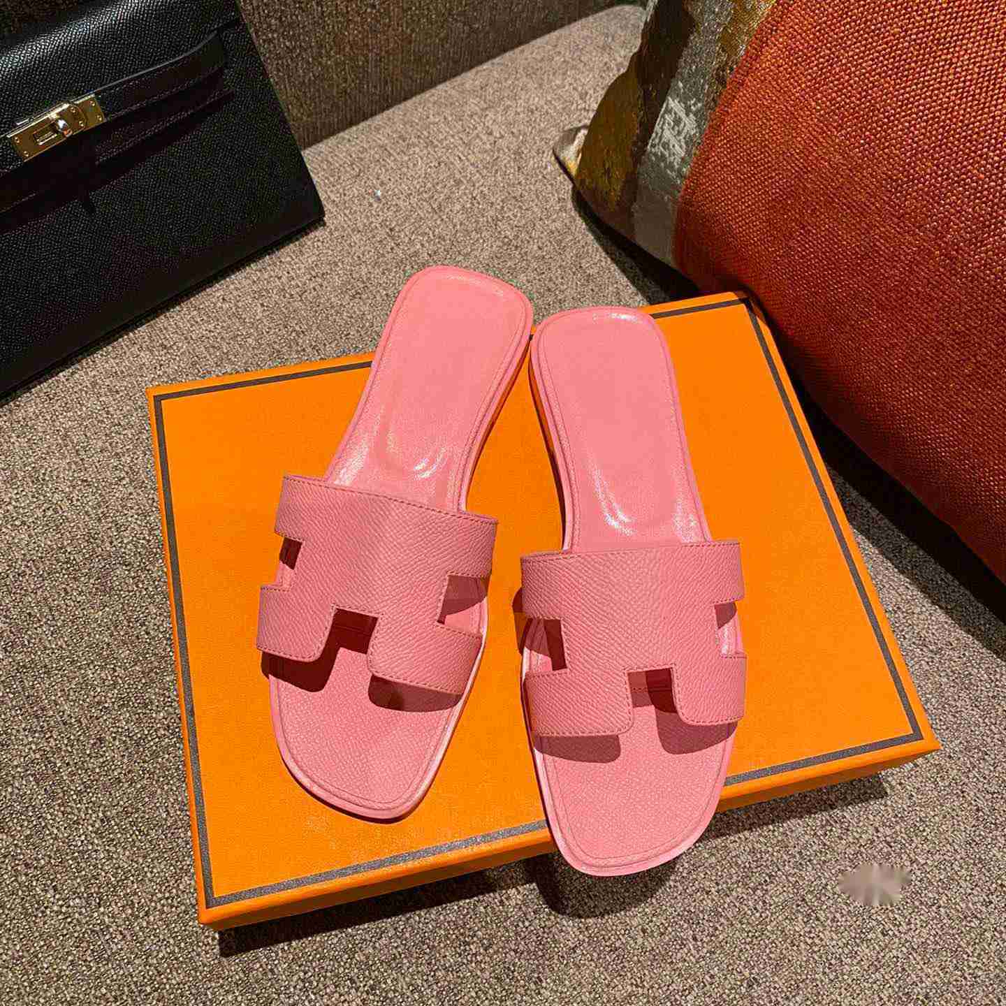 Basketball Shoes Slippers Women Oran Sandals Designer h Pantoufle Outdoor Sandal Cherry Pink Skin Flat Flip Flops Fashion Luxury Lady Loafers Sandles Rubber Cd, C13
Basketball Shoes Slippers Women Oran Sandals Designer h Pantoufle Outdoor Sandal Cherry Pink Skin Flat Flip Flops Fashion Luxury Lady Loafers Sandles Rubber Cd, C13