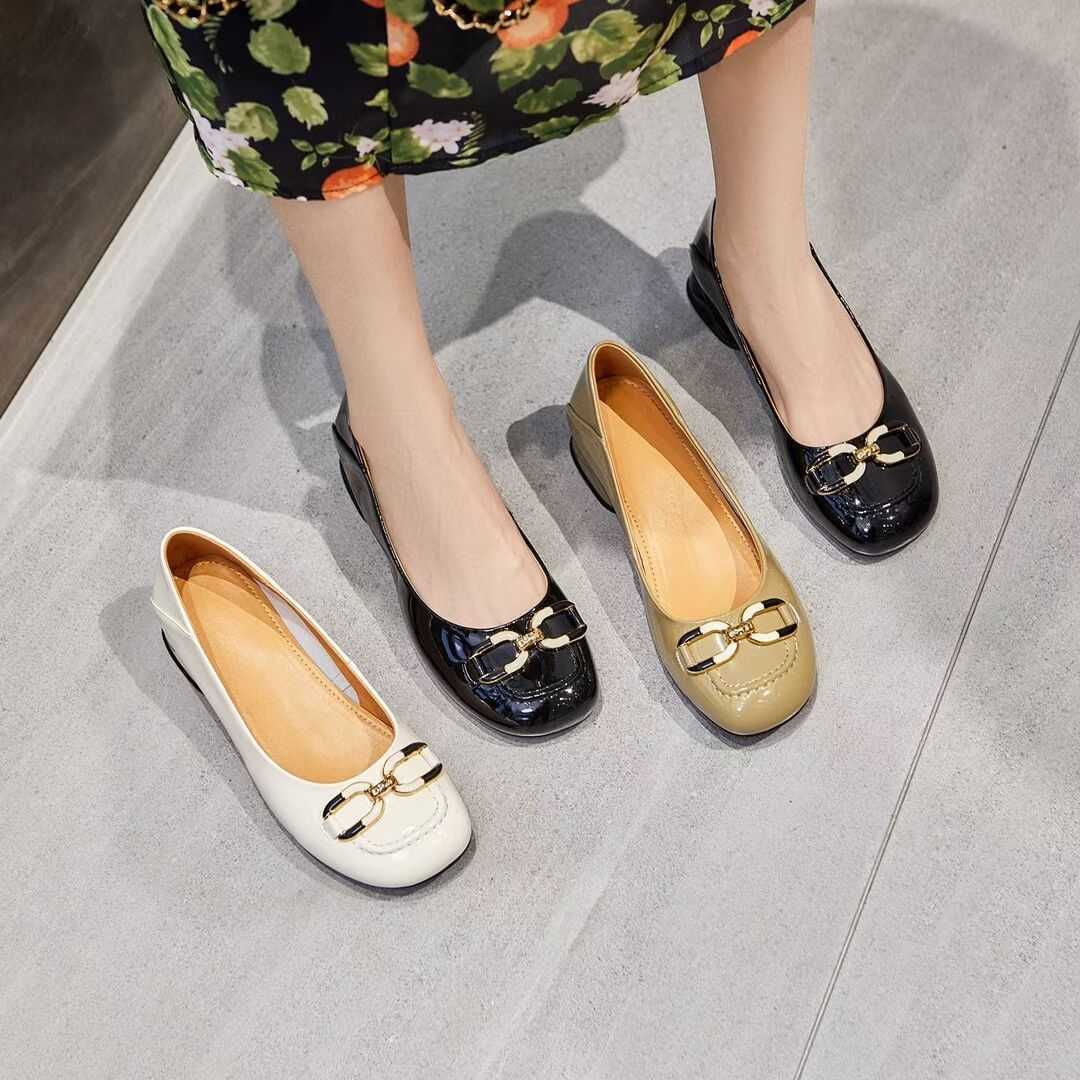 Korean patent leather shallow cut single shoes autumn and summer new versatile women's shoes medium heel thick heel soft sole single, Black
Korean patent leather shallow cut single shoes autumn and summer new versatile women's shoes medium heel thick heel soft sole single, Black