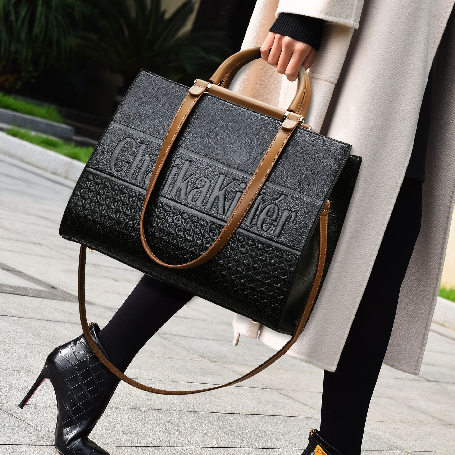 Women Inclined Shoulder Bags Fashion casual Womens Bag Small Handbag Totes High-capacity Genuine leather Large volume wholesale Girl Mobile Phone Bag Black 20062
Women Inclined Shoulder Bags Fashion casual Womens Bag Small Handbag Totes High-capacity Genuine leather Large volume wholesale Girl Mobile Phone Bag Black 20062