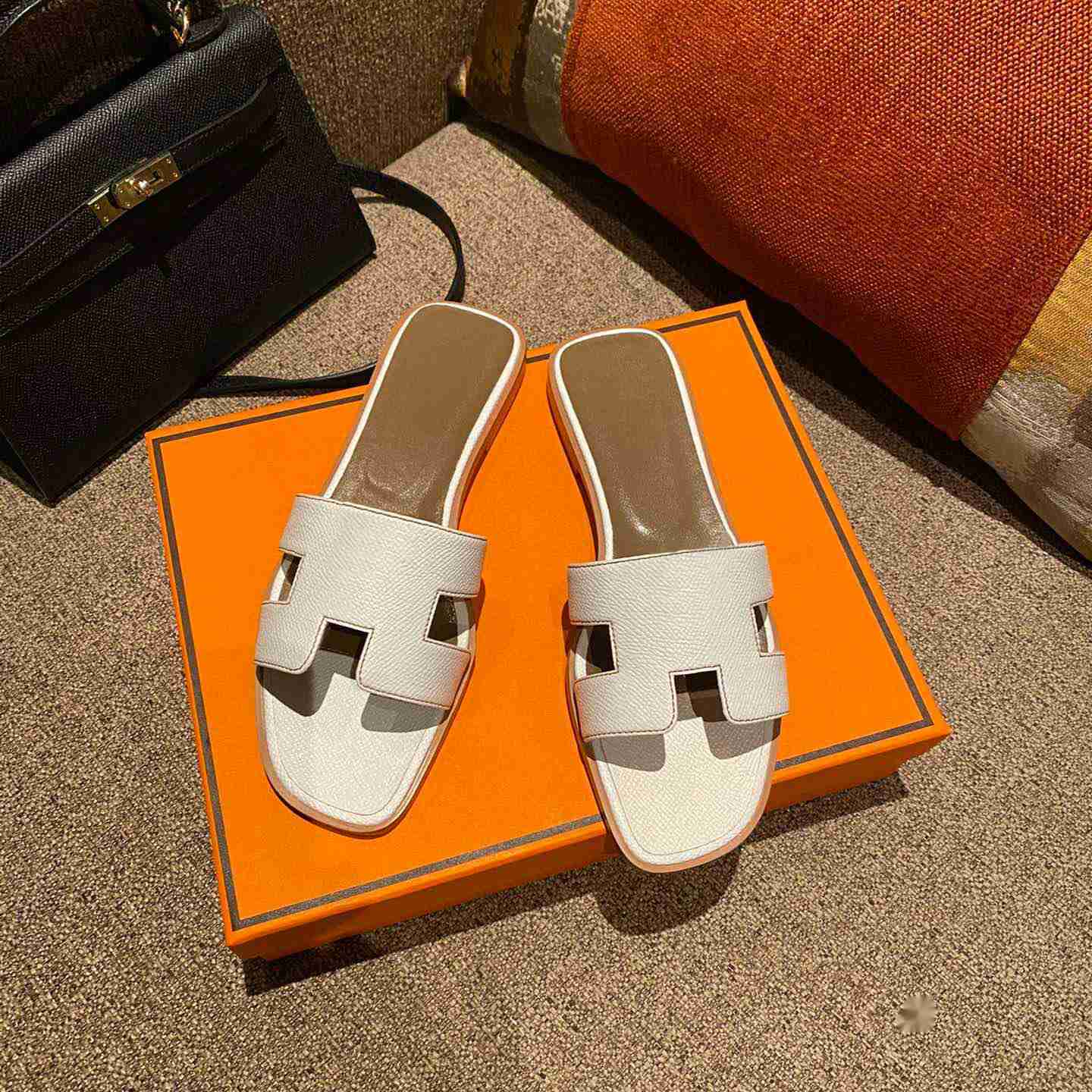 Shoes Slippers Women Oran Sandals Designer h Pantoufle Outdoor Sandal Cherry Pink Skin Flat Flip Flops Luxury Lady Loafers Sandles Rubber Oph, C11
Shoes Slippers Women Oran Sandals Designer h Pantoufle Outdoor Sandal Cherry Pink Skin Flat Flip Flops Luxury Lady Loafers Sandles Rubber Oph, C11