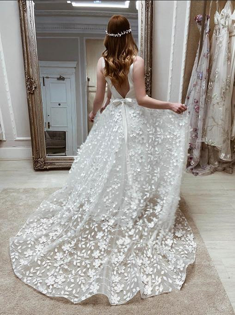 Boho V-neck Lace A-Line Wedding Dresses 2023 Sleeveless Backless Lace Appliques Satin Long Beach Bridal Gown Front Slit Sexy Country Bride Vestido De 