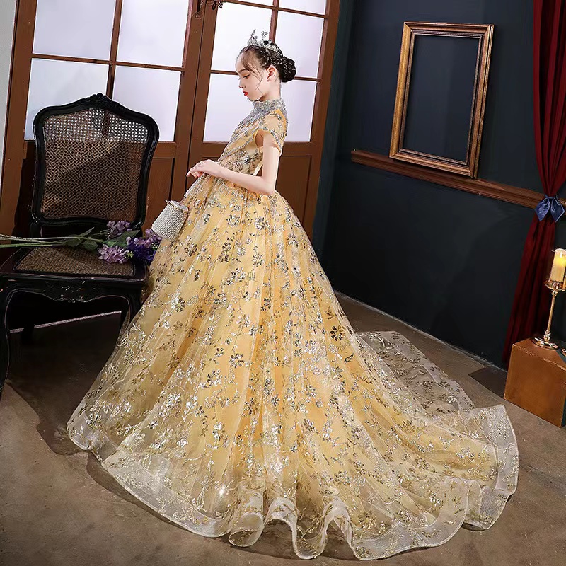 Gold Wer Girl Dresses Jewel Neck Ball Gown Lace Appliques Beads Sequined Kids Girls Pageant Dress Sweep Train Crystal Birthday Gowns Lz0304