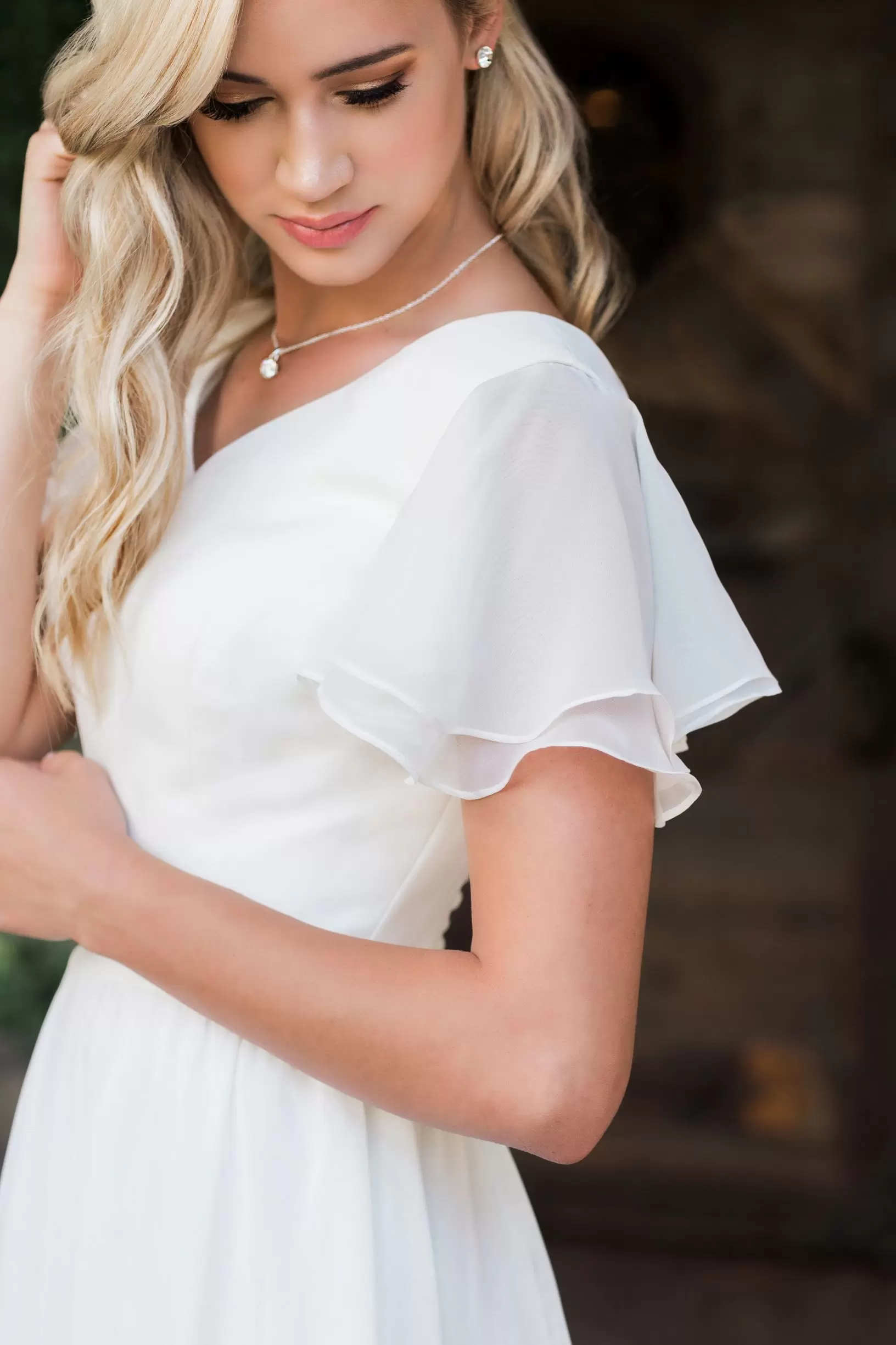 Chiffon Boho A-line Wedding Dresses With Flutter Sleeves V neck Buttons Back Informal Beach Bridal Gowns Simple White Long Bohemian Women Bride Dress