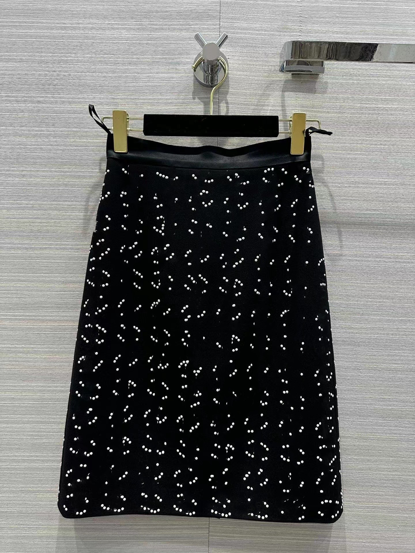 2023 New Spring Summer Beading Milan Designer Skirts Fashion A Skirts Women' Brand Same Style Dress 0130-2, Black
2023 New Spring Summer Beading Milan Designer Skirts Fashion A Skirts Women' Brand Same Style Dress 0130-2, Black