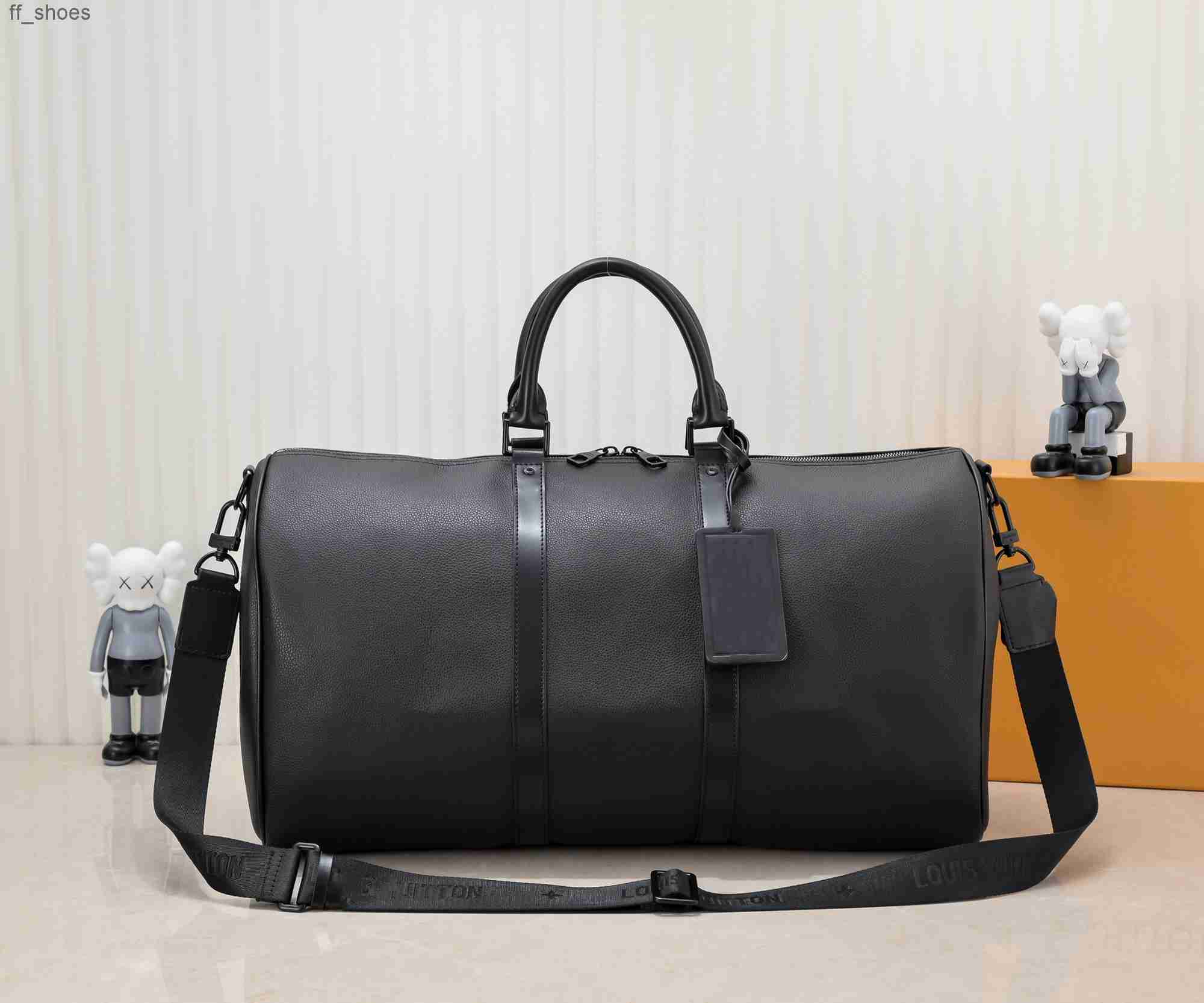 2023 Channel Bags Designer Mens City Messenger Bags Cross Body Luxurys Black Shouler Purses Women Pillow Bag Letters Quality High Capacity Size
2023 Channel Bags Designer Mens City Messenger Bags Cross Body Luxurys Black Shouler Purses Women Pillow Bag Letters Quality High Capacity Size