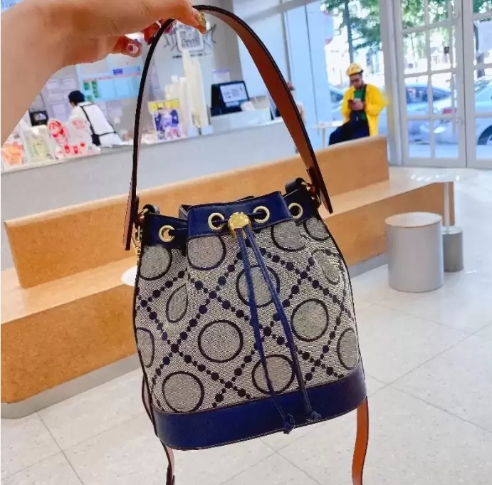 luxury design Vintage bucket bag 2023 women's fashion retro style one shoulder crossbody bags printed color handbag
luxury design Vintage bucket bag 2023 women's fashion retro style one shoulder crossbody bags printed color handbag