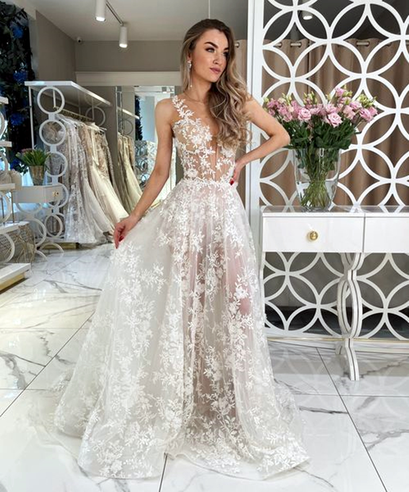 Boho Lace A Line Wedding Dresses Ivory Applique Nude Lining Sleeveless V-Neck Corset Beach Long Bridal Gown Illusion Summer Bride Dress