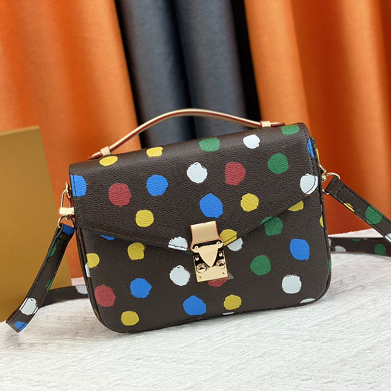 Large Capacity Tote Bag Travel Pillow Bag Handbag Purse Classic Letter Cowhide Genuine Leather Dot Screen Printing Removable Shoulder Strap Women Shopping Bags, 25*19*15cm
Large Capacity Tote Bag Travel Pillow Bag Handbag Purse Classic Letter Cowhide Genuine Leather Dot Screen Printing Removable Shoulder Strap Women Shopping Bags, 25*19*15cm