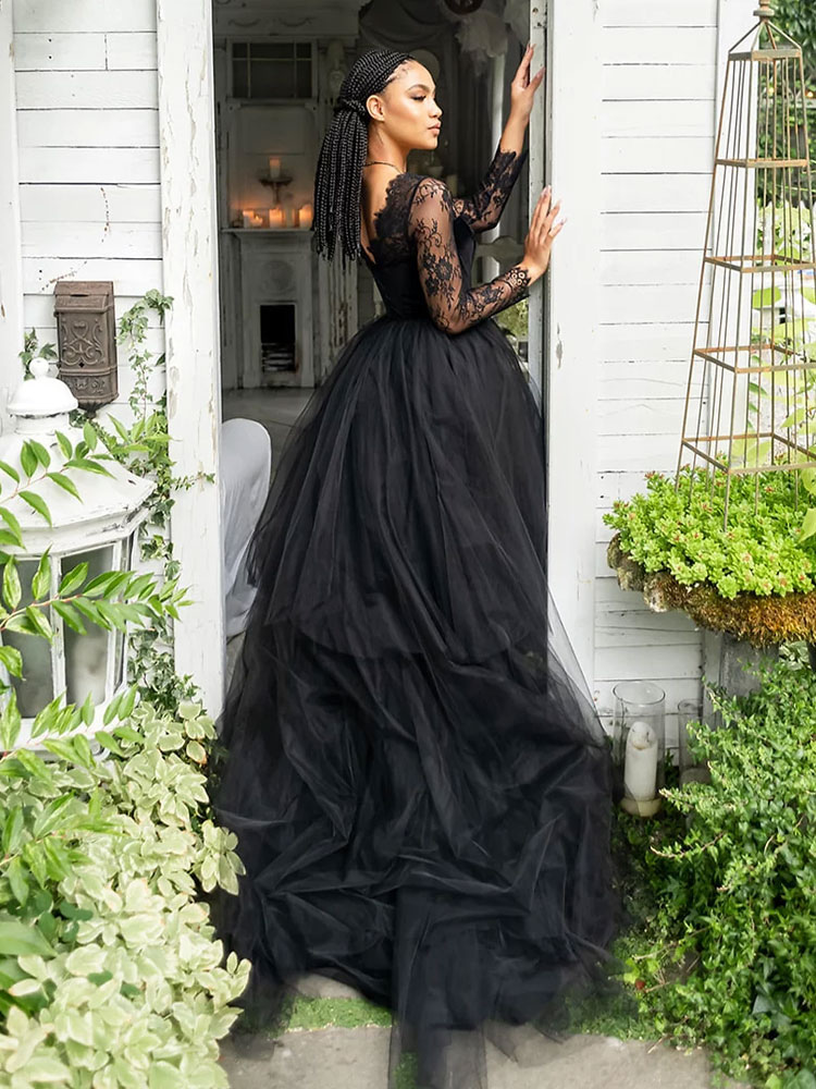 Black Gothic A Line Wedding Dresses Veet Long Sleeves Sweetheart Lace Vintage Boho Bridal Gowns Sexy Open Back With Tulle Sweep Train Dress For Brides