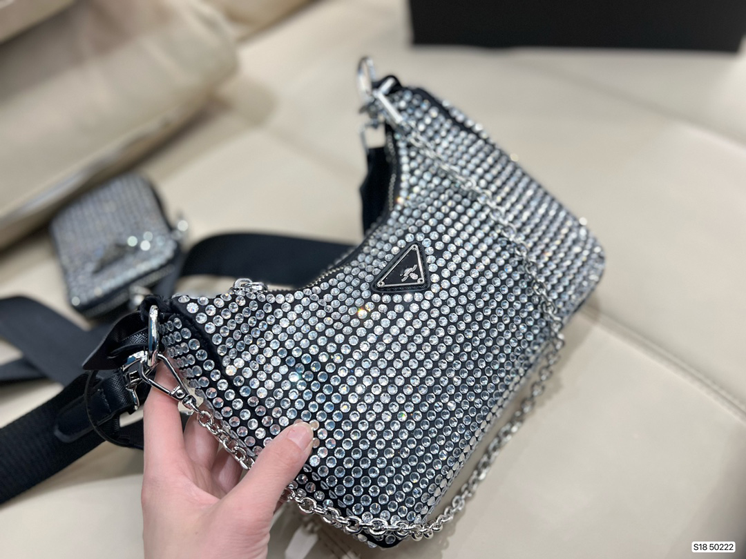 Hobo Underarm Bag diamond-encrusted fashion Crossbody Bag Luxury Handbag Zipper Design Single Shoulder Bag Women Brand Designer Bag 5A 2023, Black
Hobo Underarm Bag diamond-encrusted fashion Crossbody Bag Luxury Handbag Zipper Design Single Shoulder Bag Women Brand Designer Bag 5A 2023, Black