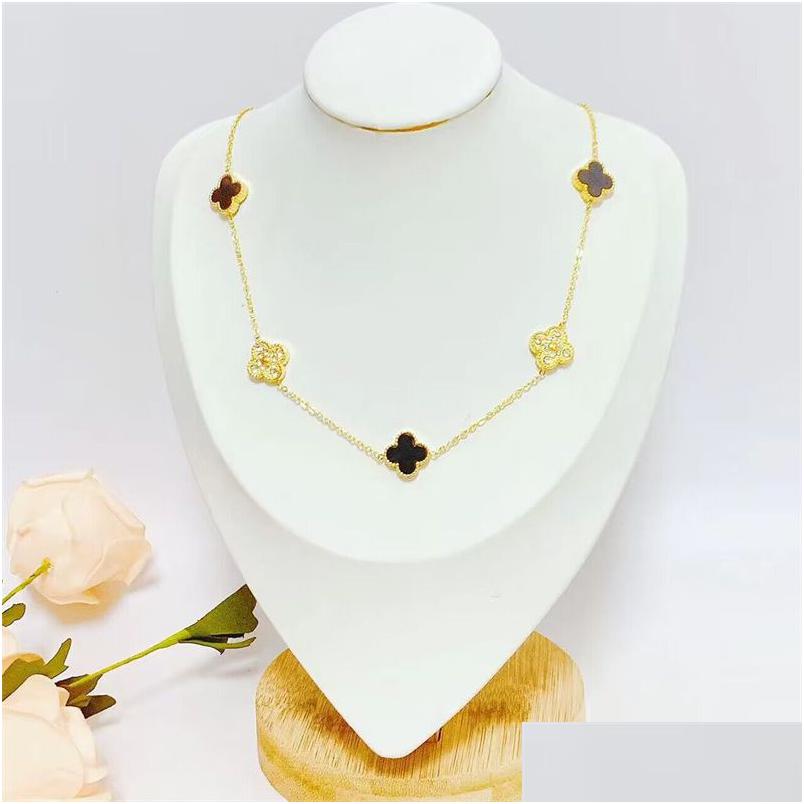 Pendant Necklaces Designer Fourleaf Clover Necklace Jewelry Set Bracelet Earrings Gold And Sier Motherofpearl Green Flower Wholesale Dhoh6
Pendant Necklaces Designer Fourleaf Clover Necklace Jewelry Set Bracelet Earrings Gold And Sier Motherofpearl Green Flower Wholesale Dhoh6