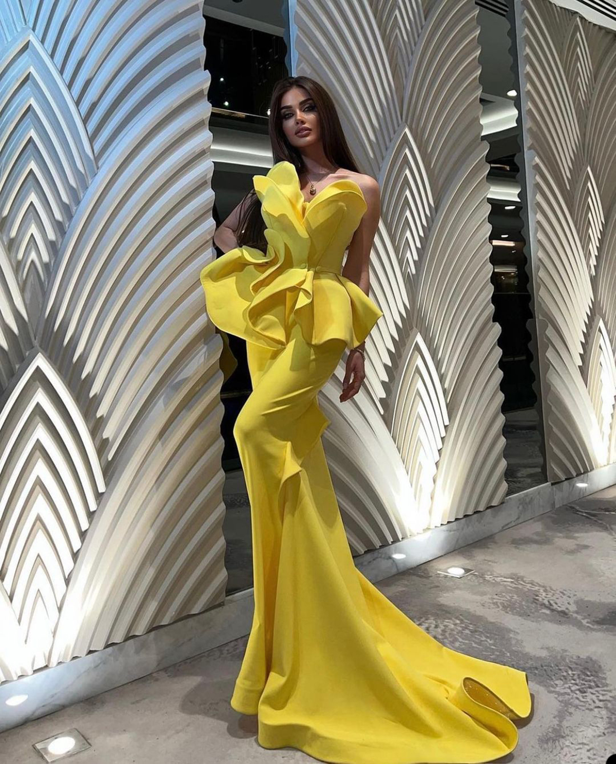 Long Luxury Evening Dresses Satin Mermaid Ruffles V Neck Sleeveless Women Formal Party Prom Gowns