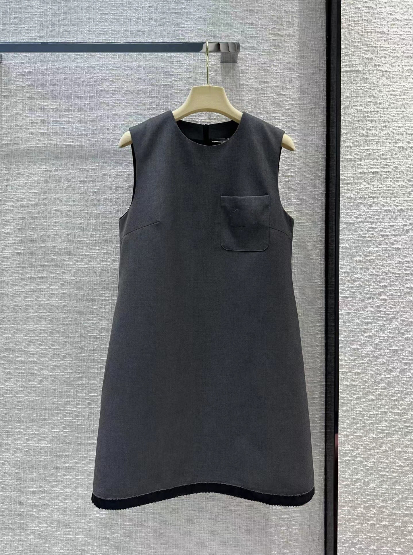 Milan Runway dresses 2023 New Spring Summer O Neck Sleeveless Women' Designer Sundress Brand Same Style Dress 0130-7, Gray
Milan Runway dresses 2023 New Spring Summer O Neck Sleeveless Women' Designer Sundress Brand Same Style Dress 0130-7, Gray