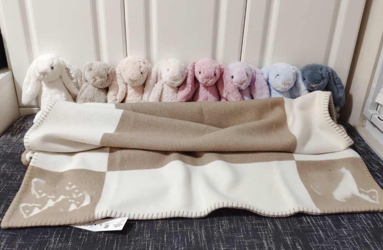 Camel H Baby Cute Colt Blanket Chrismas Gift Baby Camel Pink Blankets 100&140cm TOP Quailty Letter Blankets BOY GIRL 90%WOOL Home Sofa Blanket
Camel H Baby Cute Colt Blanket Chrismas Gift Baby Camel Pink Blankets 100&140cm TOP Quailty Letter Blankets BOY GIRL 90%WOOL Home Sofa Blanket