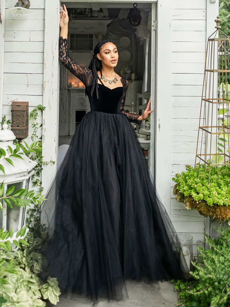 Black Gothic A Line Wedding Dresses Veet Long Sleeves Sweetheart Lace Vintage Boho Bridal Gowns Sexy Open Back With Tulle Sweep Train Dress For Brides