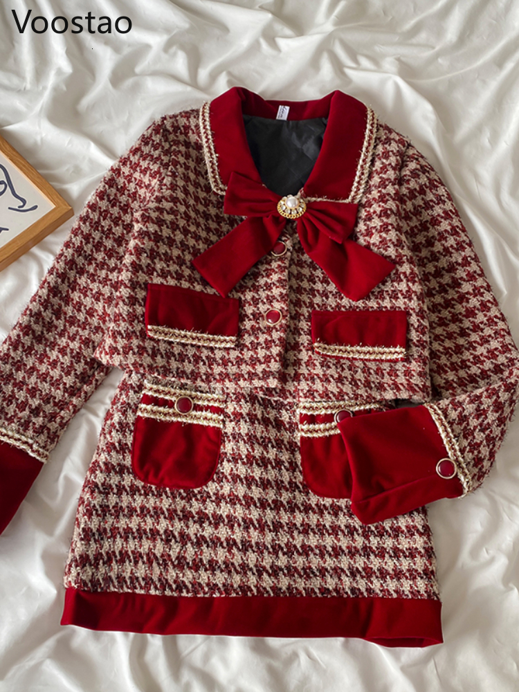 Two Piece Dress Autumn Winter Elegant Tweed Plaid Skirt Sets Women Sweet Chic Pearl Bow Woolen Jackets Mini Skirts Suit Korean Female Outfits 230130