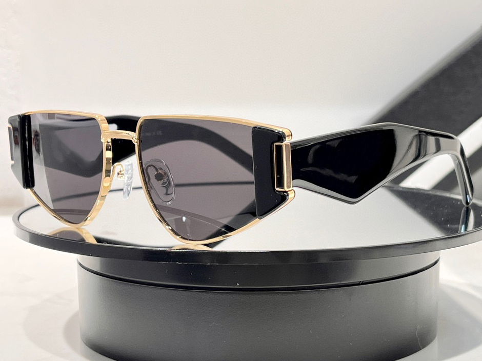 Sunglasses For Men and Women Summer 90 Style Anti-Ultraviolet Retro Plate Triangle Full Frame Fashion Glasses Random Box 90WS
Sunglasses For Men and Women Summer 90 Style Anti-Ultraviolet Retro Plate Triangle Full Frame Fashion Glasses Random Box 90WS