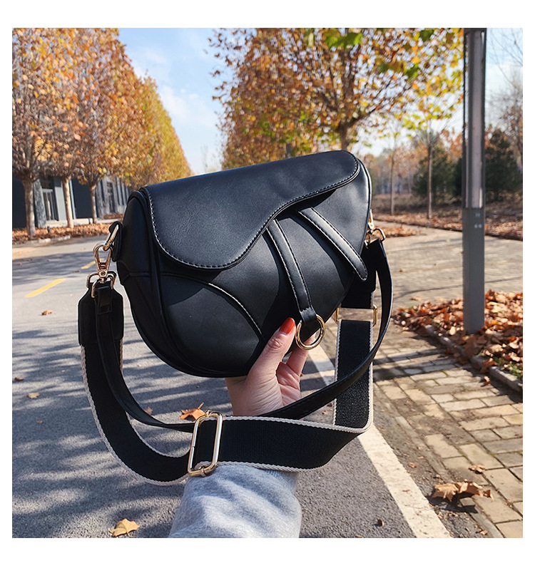 Retro Saddle Handbag Designer Bag Mini Tote Bags Messenger Bag Female Fashion PU Handbags Shoulder Wide Strap Purse Wallets Wholesale Handbag Color 4, Mix color pls tell qty
Retro Saddle Handbag Designer Bag Mini Tote Bags Messenger Bag Female Fashion PU Handbags Shoulder Wide Strap Purse Wallets Wholesale Handbag Color 4, Mix color pls tell qty
