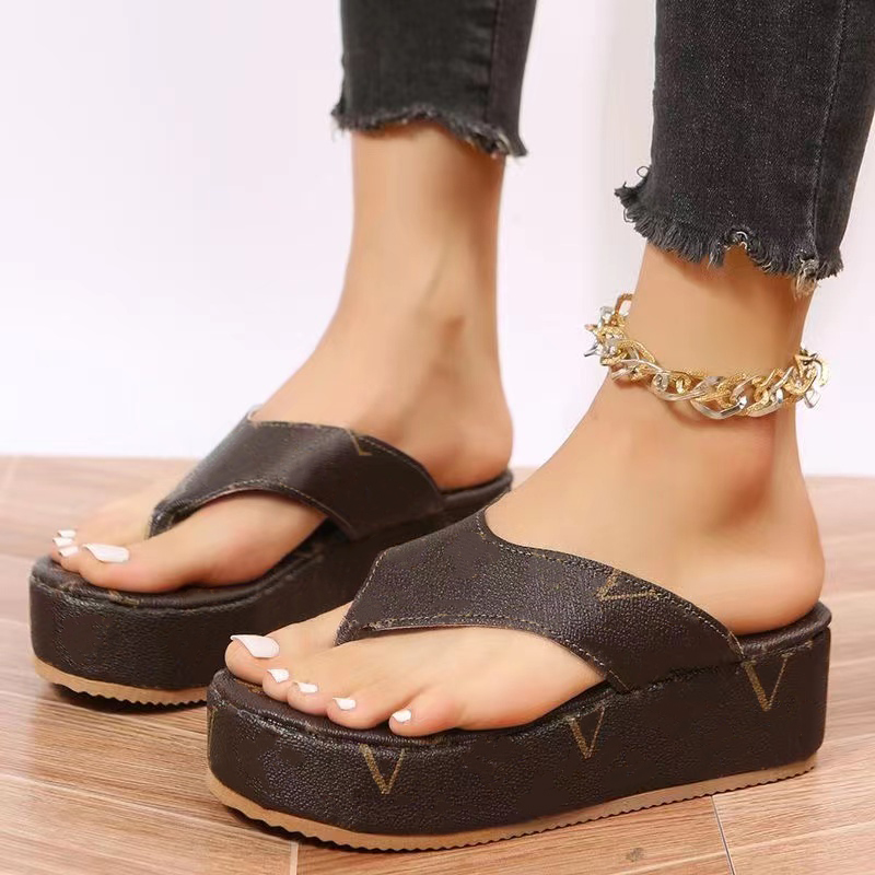 2023 Designer Platform Women Printing Slides Slippers Vintage Leather Cross Strap Flat Heel Slipper Old Flower Print Sandals 35-42
2023 Designer Platform Women Printing Slides Slippers Vintage Leather Cross Strap Flat Heel Slipper Old Flower Print Sandals 35-42