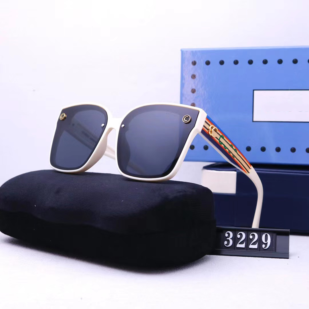 designers sunglasses luxury glasses UV resistant popular men women Goggle For Women eyeglasses frame Vintage Metal Sun Glasses with box
designers sunglasses luxury glasses UV resistant popular men women Goggle For Women eyeglasses frame Vintage Metal Sun Glasses with box