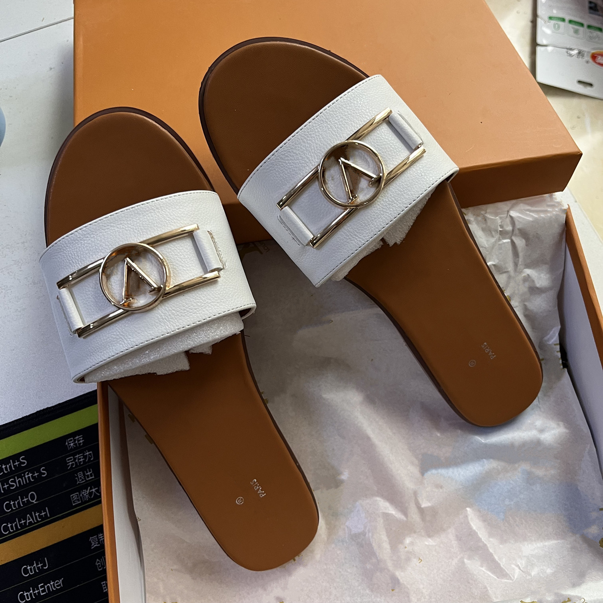 2023 Summer Designer Luxury Women Brand Sandals Beach Flip Lock Metal Decoration Casual Shoes Woman Outside Slippers Orange Women's Shoes 1v, G12 high quality
2023 Summer Designer Luxury Women Brand Sandals Beach Flip Lock Metal Decoration Casual Shoes Woman Outside Slippers Orange Women's Shoes 1v, G12 high quality