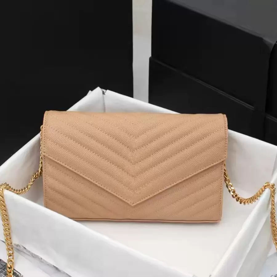 Luxury Original Box Envelope Bag Women's Handbag Messenger Bag Leather Handbag Crossbody Bag Luxury Designer Bag Fashion Shoulder Bag Gold Metal Chain Bag, Red gold
Luxury Original Box Envelope Bag Women's Handbag Messenger Bag Leather Handbag Crossbody Bag Luxury Designer Bag Fashion Shoulder Bag Gold Metal Chain Bag, Red gold