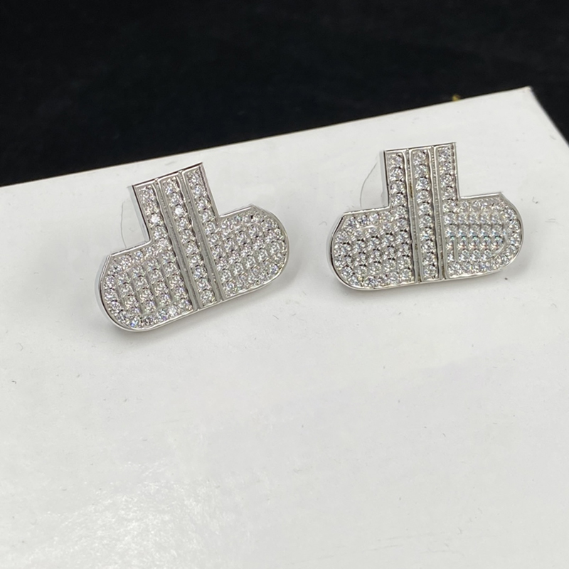Designer Earring Studs For Womens Brand Letters Ear Studs Women Fashion Earring Diamond Accessories Party Wedding Ear Pendant B 2301315QS
Designer Earring Studs For Womens Brand Letters Ear Studs Women Fashion Earring Diamond Accessories Party Wedding Ear Pendant B 2301315QS