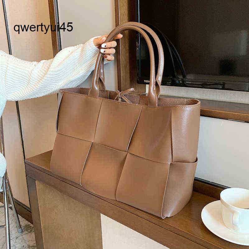 qwertyui45 Luxury Designer Handbag Women's Casual Weave Tote Bag Fashion New High Quality Female PU Leather Shoulder Bags Large Capacity, Coffee
qwertyui45 Luxury Designer Handbag Women's Casual Weave Tote Bag Fashion New High Quality Female PU Leather Shoulder Bags Large Capacity, Coffee