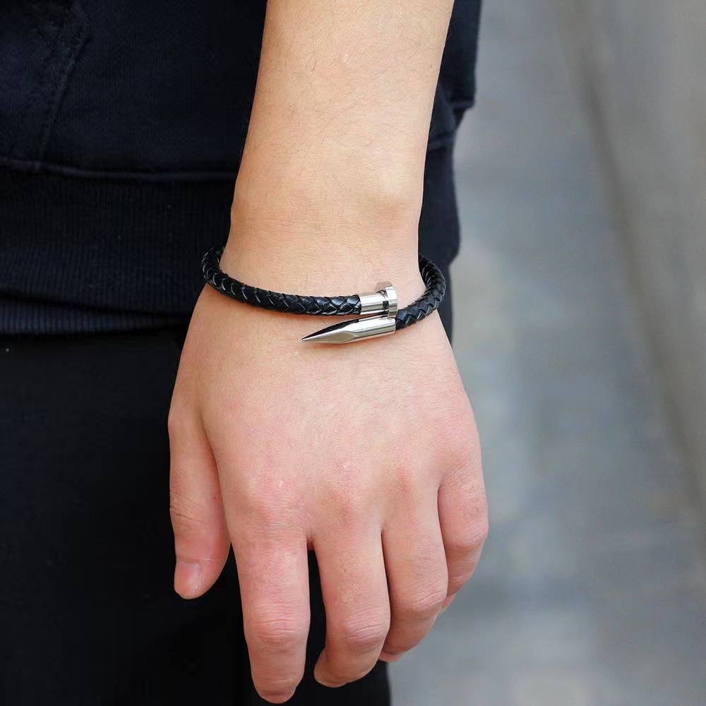 Luxury 18K Gold Plated Stainless Steel Charm Leather Bracelet for Men and Women Gift
Luxury 18K Gold Plated Stainless Steel Charm Leather Bracelet for Men and Women Gift