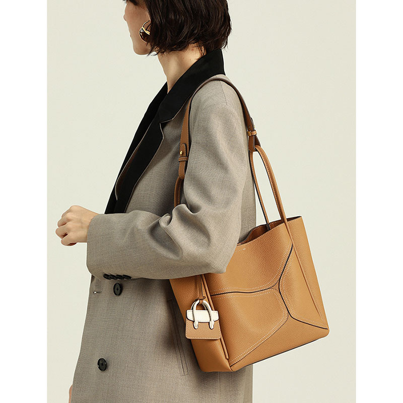 Women Inclined Shoulder Bags Fashion casual Womens Bag Small Handbag Totes High-capacity Genuine leather Large volume wholesale Girl Mobile Phone Bag Black 9236, Brown
Women Inclined Shoulder Bags Fashion casual Womens Bag Small Handbag Totes High-capacity Genuine leather Large volume wholesale Girl Mobile Phone Bag Black 9236, Brown