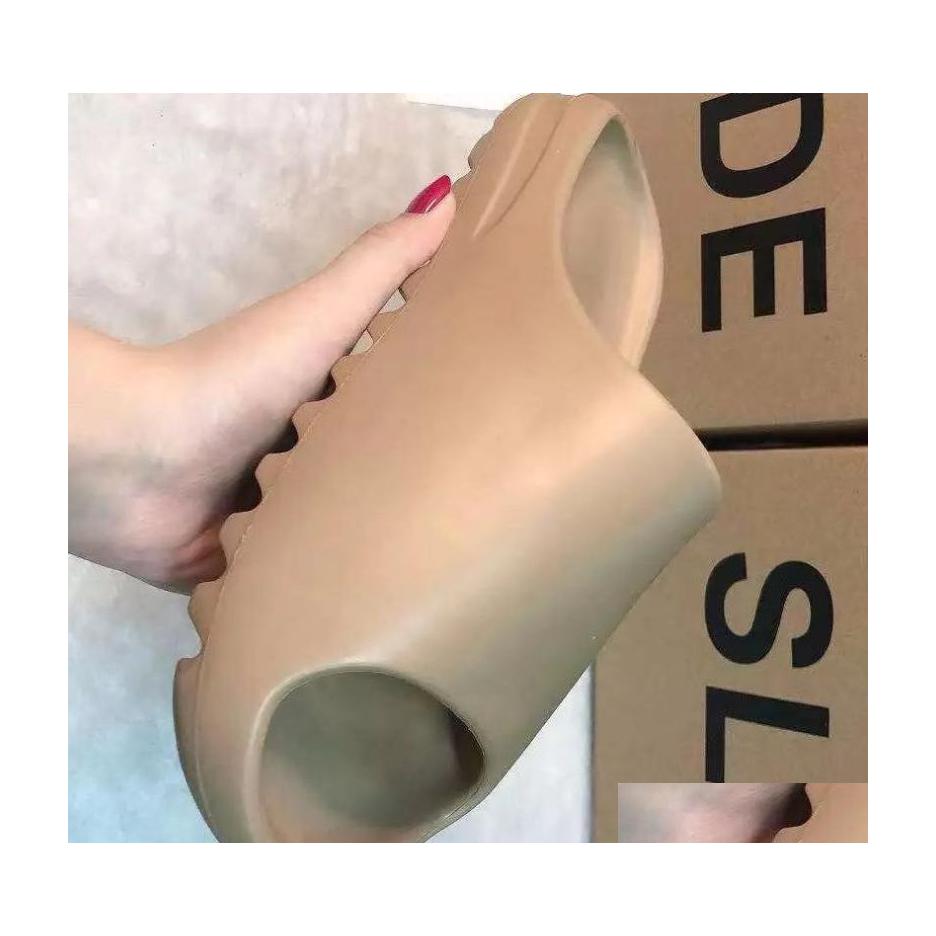 Slippers Coslony Men Slides 2022 Luxury Casual Deisgner Orange Indoor For Home Thick Bottom Sliders Beach Sandals Mens Fashionslippe Dhhaq, Beige
Slippers Coslony Men Slides 2022 Luxury Casual Deisgner Orange Indoor For Home Thick Bottom Sliders Beach Sandals Mens Fashionslippe Dhhaq, Beige