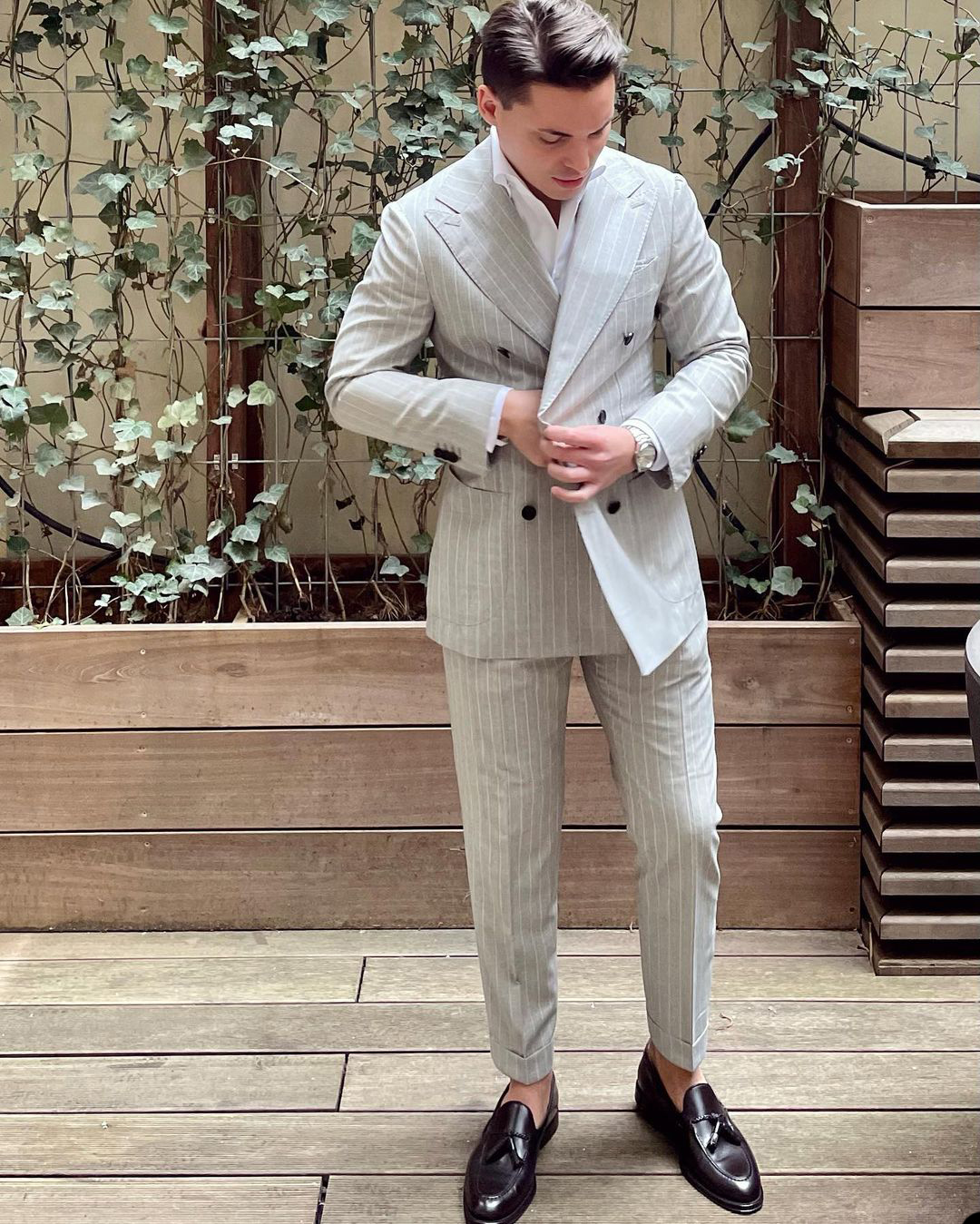 Two Pieces Wedding Tuxedos Men Suits White Stripe Classical Formal Suit Jacket Double Breasted Customized Peaked Lapel Pockets Bridegroom Groomsman Co