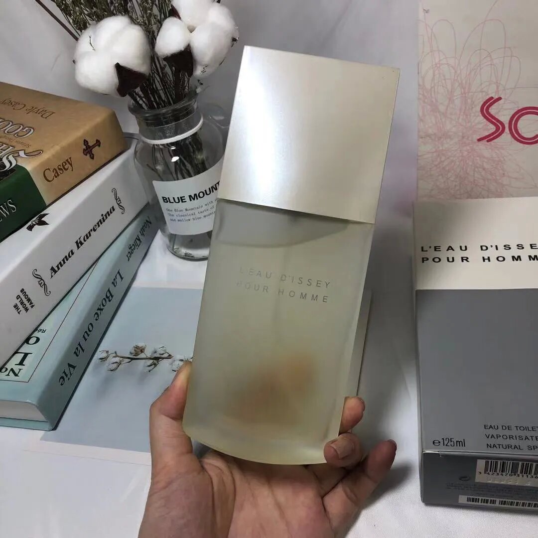 Men perfume 125ml code parfum refillable spray man fragrance long lasting good smell pour homme male cologne spray high version quality fast ship
Men perfume 125ml code parfum refillable spray man fragrance long lasting good smell pour homme male cologne spray high version quality fast ship