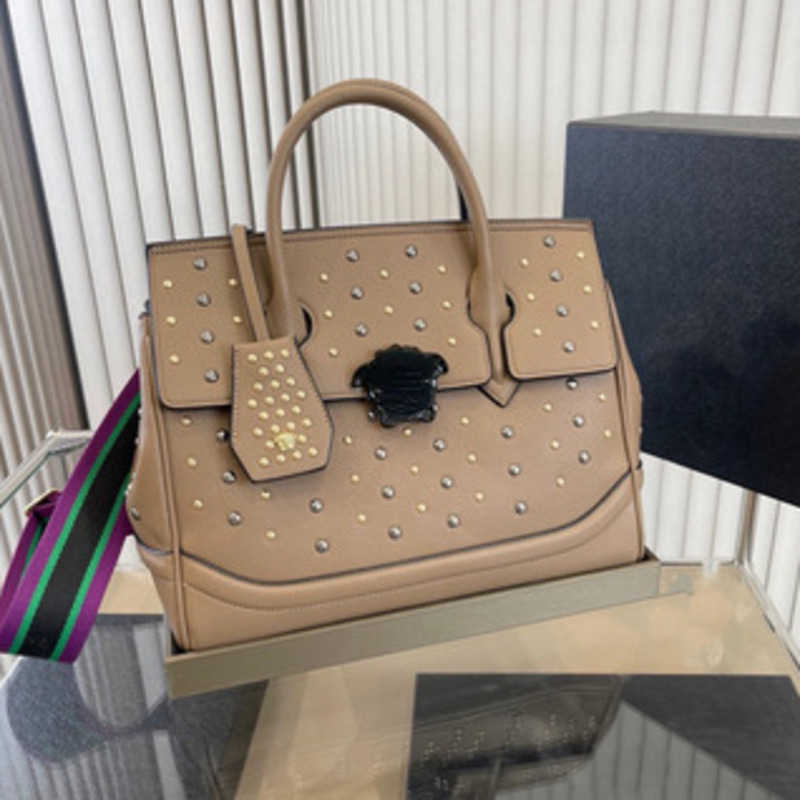 Evening Bags 2023 commuting brand New Rivet Medusa Portable Beauty Head Flap Wide Shoulder Strap Single Crossbody Poor Big Bag Girl, Red8
Evening Bags 2023 commuting brand New Rivet Medusa Portable Beauty Head Flap Wide Shoulder Strap Single Crossbody Poor Big Bag Girl, Red8