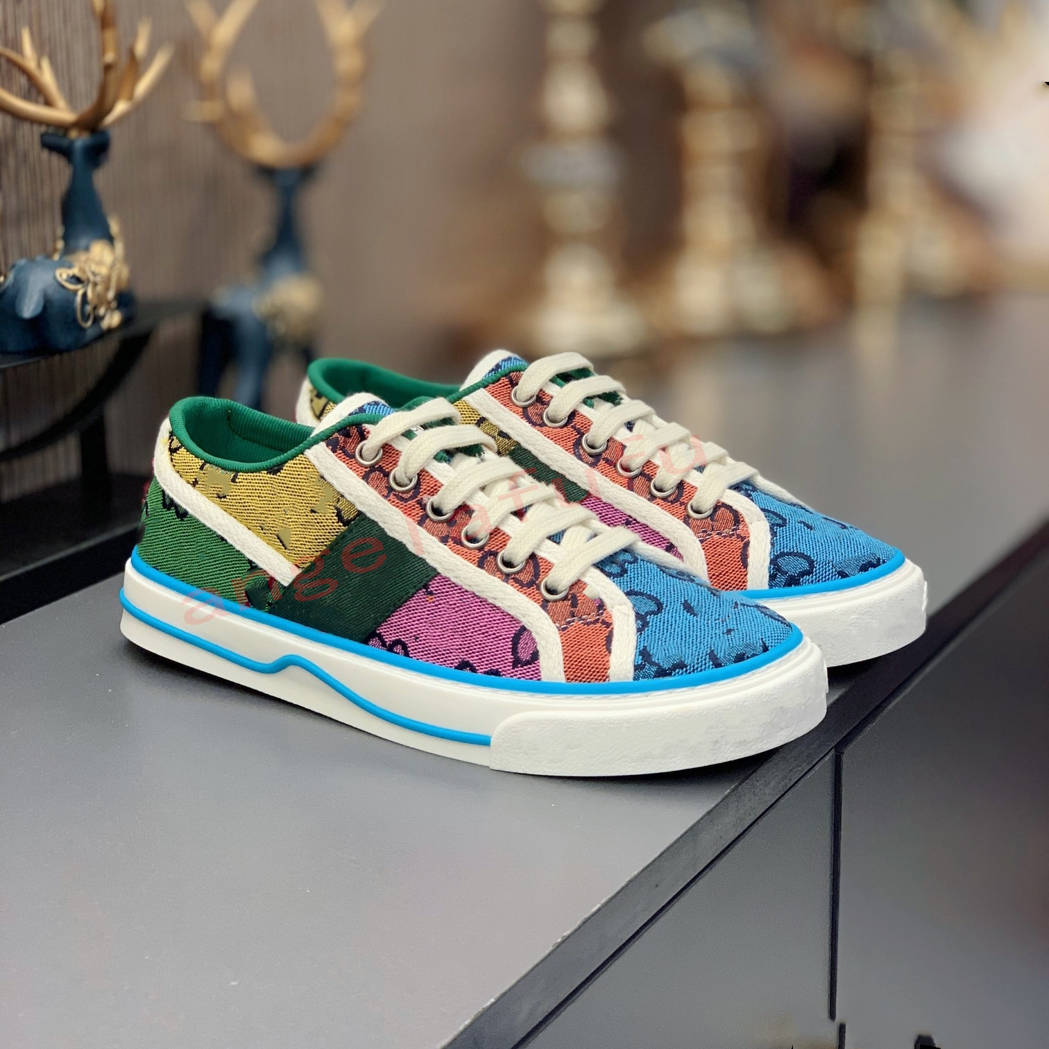 Designer Red Bottom shoe Luxury Shoes Sneakers Low Cut Suede spike For Men and Women Shoe Party Wedding crystal Leather Dress Shoe's size 35-44